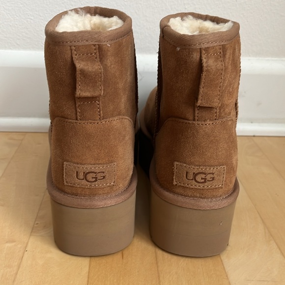 UGG CLASSIC MINI PLATFORM BOOTS - Picture 5 of 9